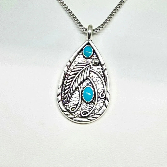 NWOT Exquisite Faux Turquoise Feather Pendant Necklace - Picture 1 of 2